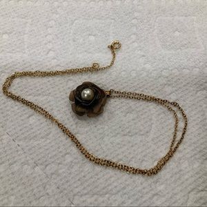 Vintage Rose Simulated Pearl Metal Net Rose Necklace